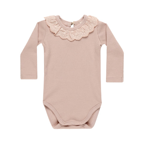 QUINCY MAE RUFFLE COLLAR BODYSUIT | BLUSH